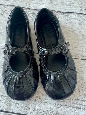 Zara Flats